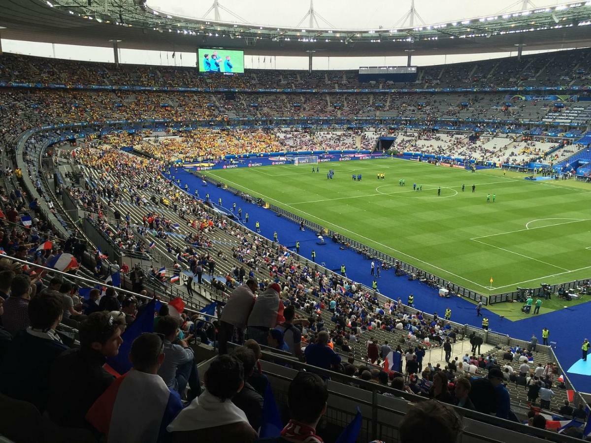 F2 Paris 10Eme Gare Du Nord - Stade De France - Parking Saint-Denis  Ngoại thất bức ảnh